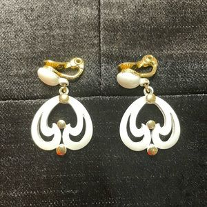 VNT White Clip-on MONET